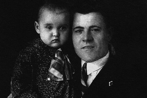 Людмила Гурченко биография. Гурченко Людмила Марковна. Людмила Гурченко с отцом в 1936 г.