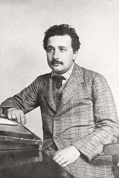 Альберт Эйнштейн биография. Жизнь Альберта Эйнштейна. Альберт Эйнштейн физик. В 1905 г.
