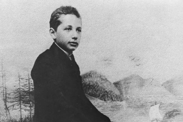 Альберт Эйнштейн биография. Жизнь Альберта Эйнштейна. Альберт Эйнштейн физик. Эйнштейну 14 лет.